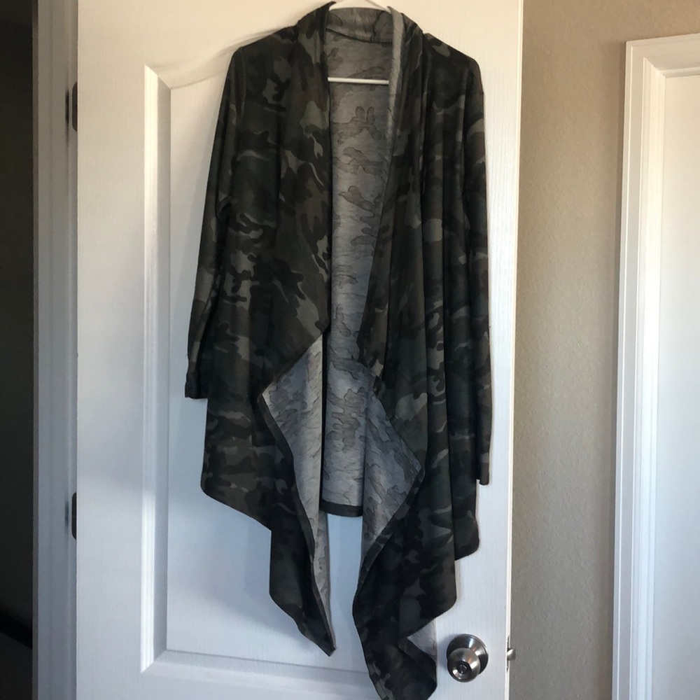 Long sleeved camo cardigan